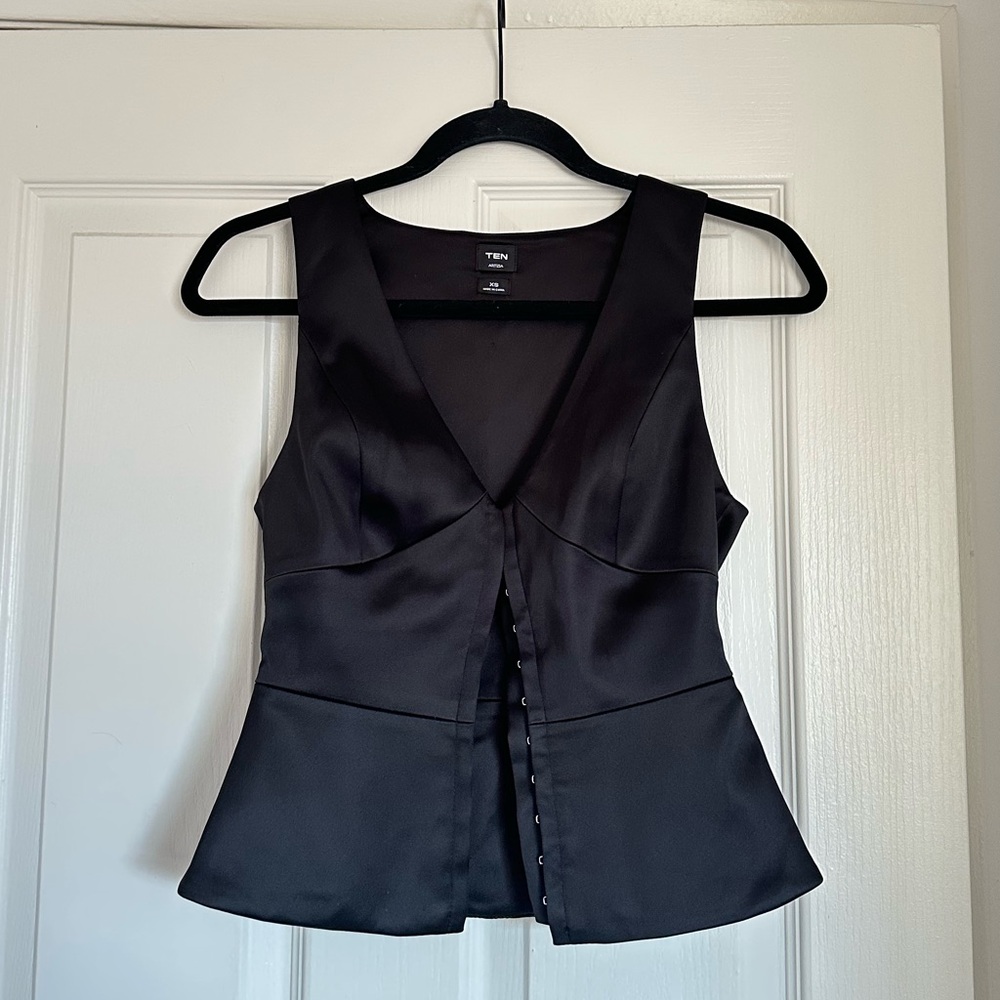 Ten Aritzia Canape Satin Top